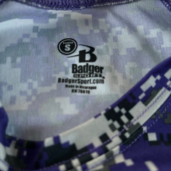 Holy Cross Badger Sports Kids Active Tee Camo Size S - Picture 3 of 4